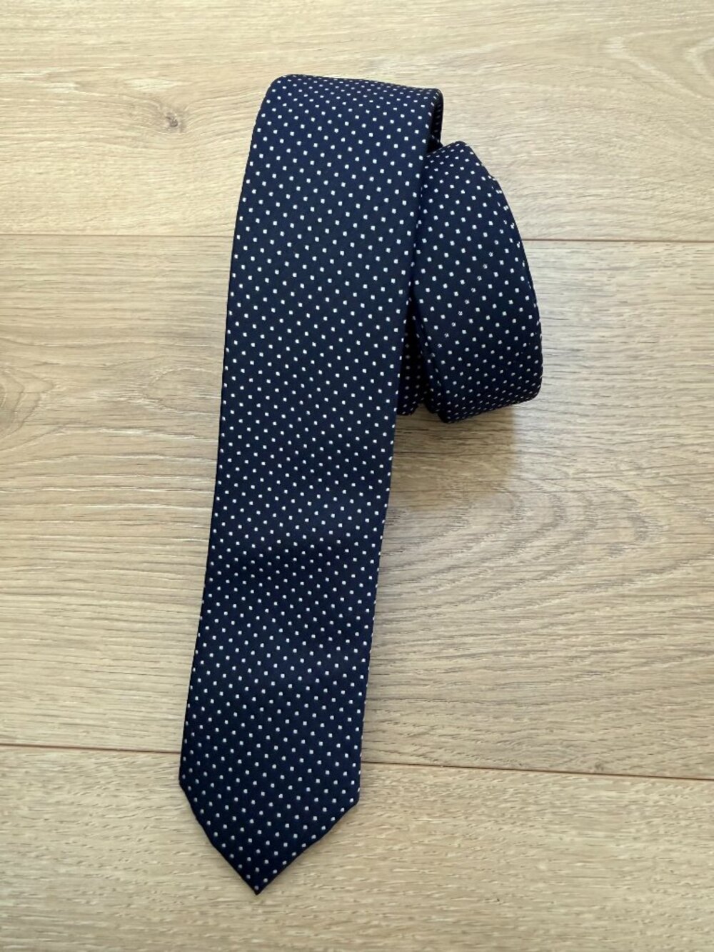 H&M Navy Blue Polka Dot Skinny Tie 2.25” 100% Polyester EUC